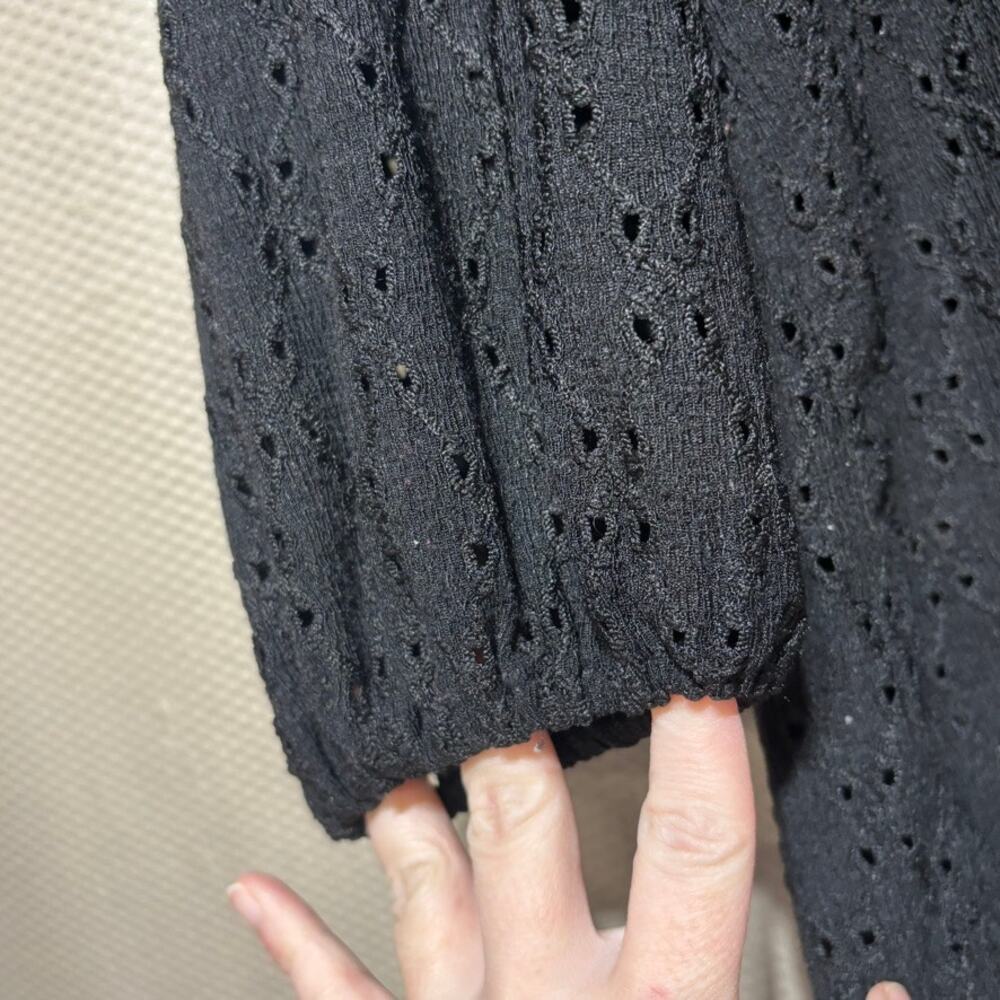 Susan Graver Passport Women's M Black Eyelet V-Neck Top Puff Sleeve Knit Coverup - Picture 2 of 8